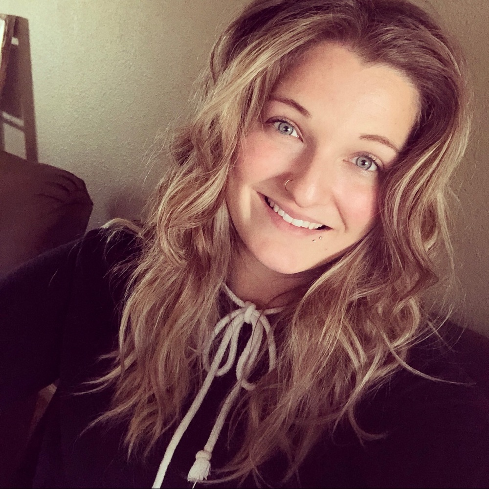 Meet your Posher, Caitlin